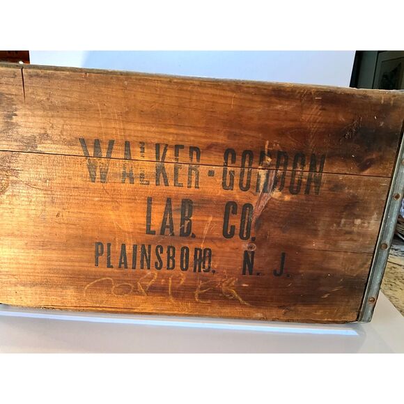 Vintage Walker Gordon Lab Co wooden crate; Plainsboro NJ great old crate - Picture 2 of 5